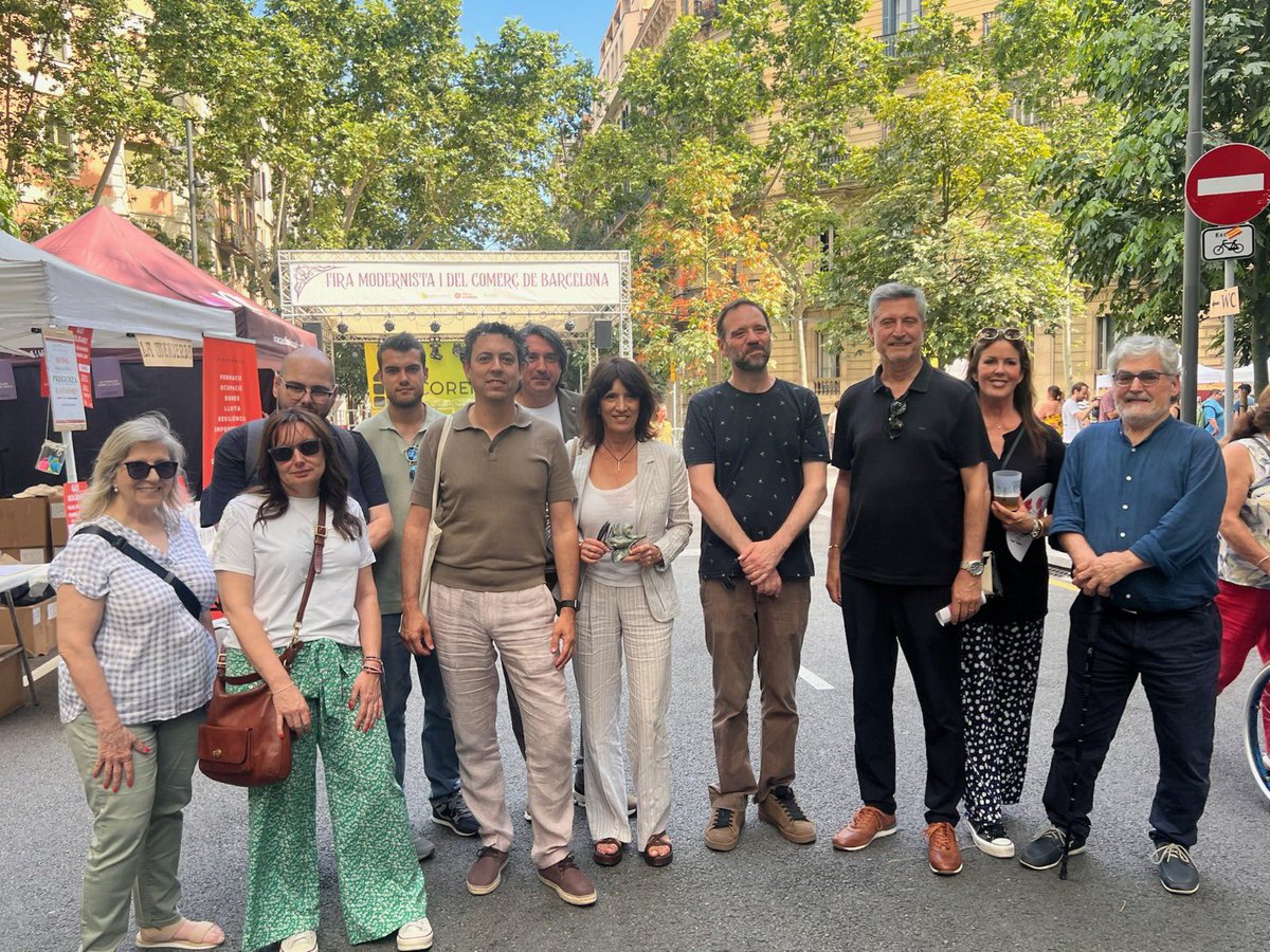 JxCatEixample's tweet photo. Avui hem tingut un dissabte mogut😅: Hem començat a la Convenció Municipalista de @juntsxcat a Vilafranca del Penedès, hem dinat a la festa major de la Dreta de l’Eixample, hem visitat la Fira Modernista de @coreixample i hem fet una volta per la fira d’estiu de @NouEixample https://t.co/Cv6D3dzFCC