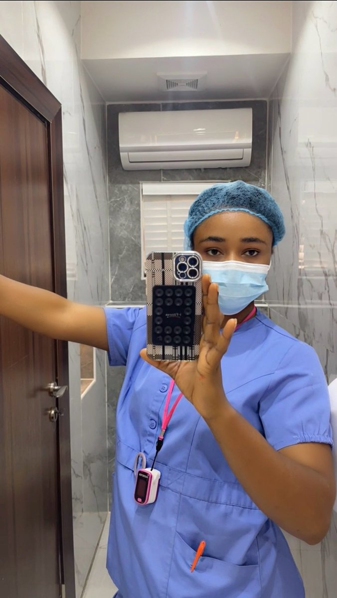 dorisjay6's tweet photo. Scrubs on, goals set 💉💙🩷
#nursing #रोटीकपड़ा_चिकित्सा_शिक्षामकान # https://t.co/qksNbrmOgQ