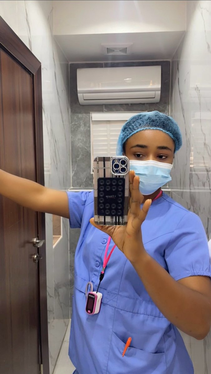 dorisjay6's tweet photo. Scrubs on, goals set 💉💙🩷
#nursing #रोटीकपड़ा_चिकित्सा_शिक्षामकान # https://t.co/qksNbrmOgQ