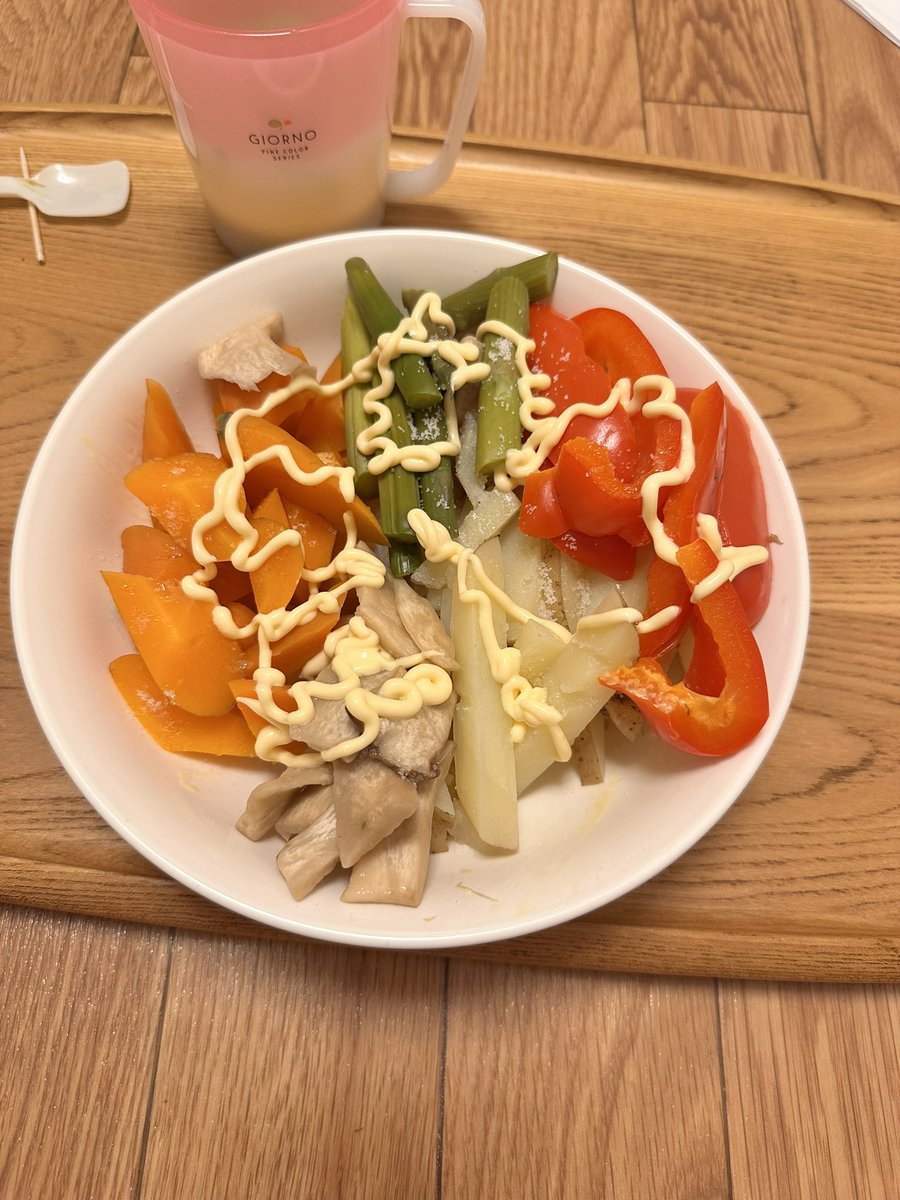 DharmaReading's tweet photo. お野菜蒸してみた。簡単おいしい😋 https://t.co/J92dbNpbbY