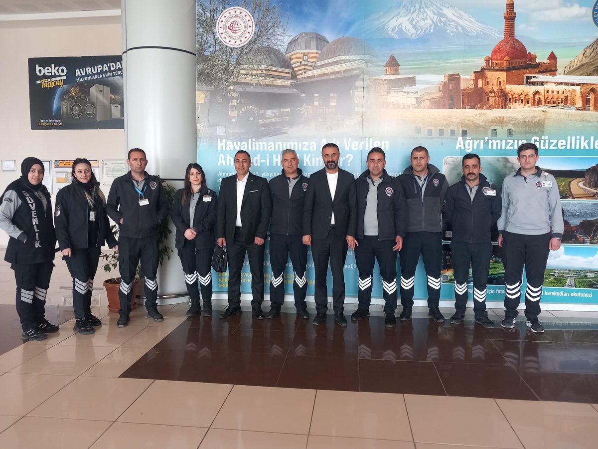 FevziKARATAS's tweet photo. Ağrı’da kıymetli kardeşlerimizle bir araya gelip bayramlaştık, istişarelerde bulunduk ve güncel konuları değerlendirip sayın Genel Başkanımızın selamlarını ilettik.

Bu anlamlı buluşmada bizlerle birlikte olan Erzurum Bölge Başkanımız Edip Bozoğlu’na, Ağrı İl Başkanımız Bülent Turan’a, Proje Müdürümüz Cihan Dursun’a, vardiya amirlerimize, Kadın Komisyonu İl Başkanımız Zeynep Dursun’a, iş yeri temsilcilerimiz Mehdi Aslan ve Vedat Sağlam’a, ayrıca eski ve yeni tüm yol ve dava arkadaşlarımıza emekleri, katkıları ve misafirperverlikleri için teşekkür ediyoruz.

Ağrı emekçileri olarak Hakkın, hukukun ve emekçinin yanında sergilediğimiz onurlu duruşumuzdan taviz vermeden mücadelemizi kararlılıkla sürdüreceğiz.
Rabbim birlik ve beraberliğimizi muhafaza eylesin.

@omercagirici 
@Guvenlik_is 
#Türkiş
#güvenlikişsendikası