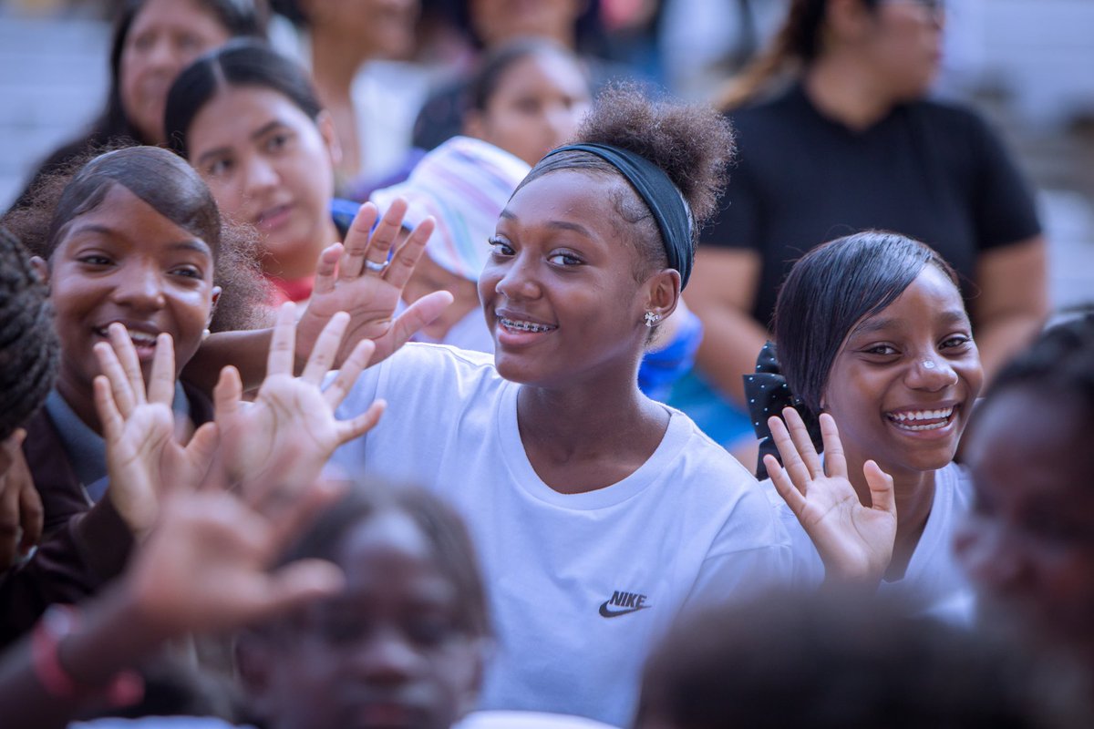 AlexAnchundi's tweet photo. ¡Así se reconstruye el tejido social! 👦👧
+1.200 niñas y niños participaron en “Cabañas 2026 Increíbles” en el Parque Samanes.  
@segura_ep organizó esta jornada recreativa y educativa por el Día del Niño, con apoyo de @alcaldiagye , @Anecacao_Ecu , GIZ, Mangle Inc y @ZumarGye . https://t.co/dnlH61MSxL