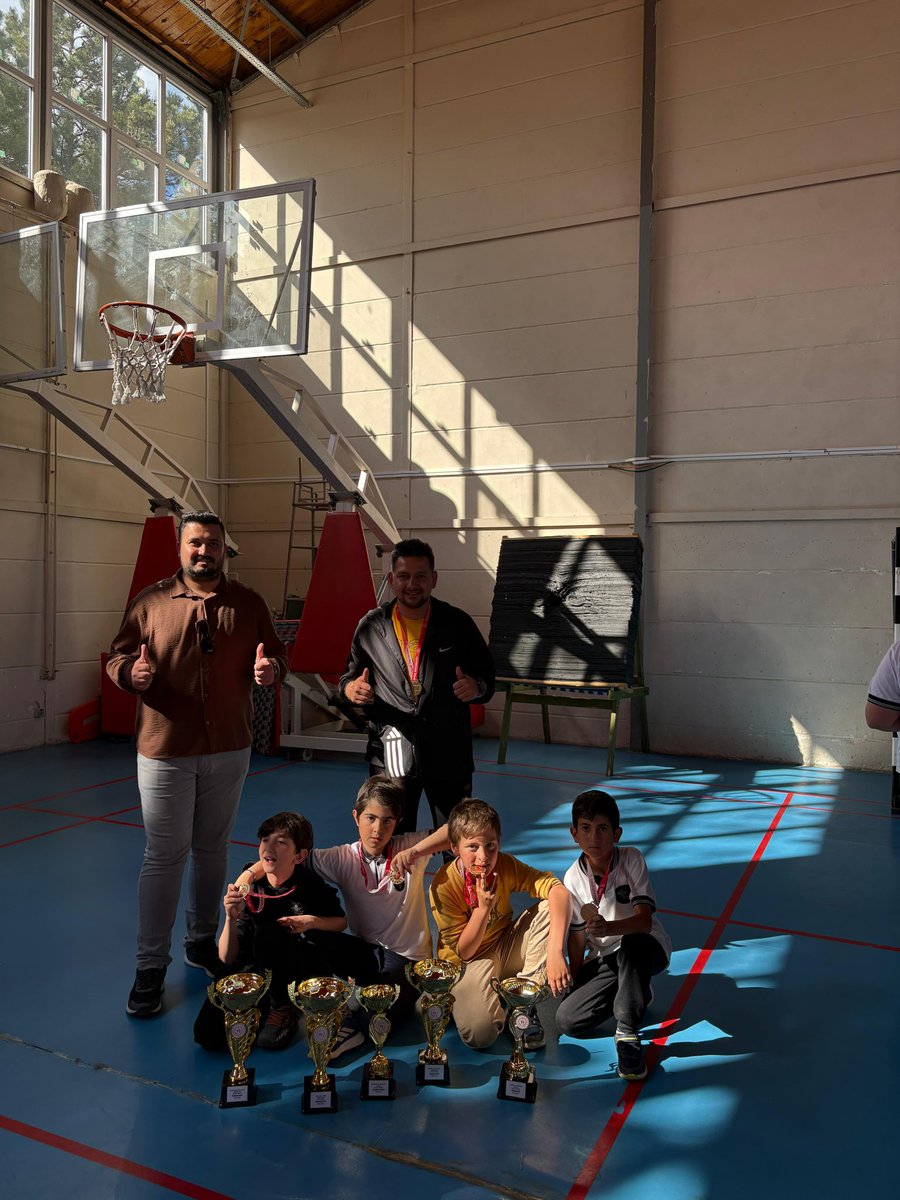 ilgintekkoleji's tweet photo. 19 Mayıs Atatürk'ü Anma Gençlik ve Spor Bayramı sportif faaliyetleri kapsamında yine okulumuza kupaları ve madalyaları taşıdı
2 kategoride 7 kupayı okulumuza taşıyan tüm öğrencilerimizi tebrik ederiz 
🥇ILGIN 1.LERİ
🥈2.LERİ
🥉3.LERİ
Öğrencilerimizi tebrik ederiz.
#ilgintekkoleji https://t.co/fOsQhYKNpg