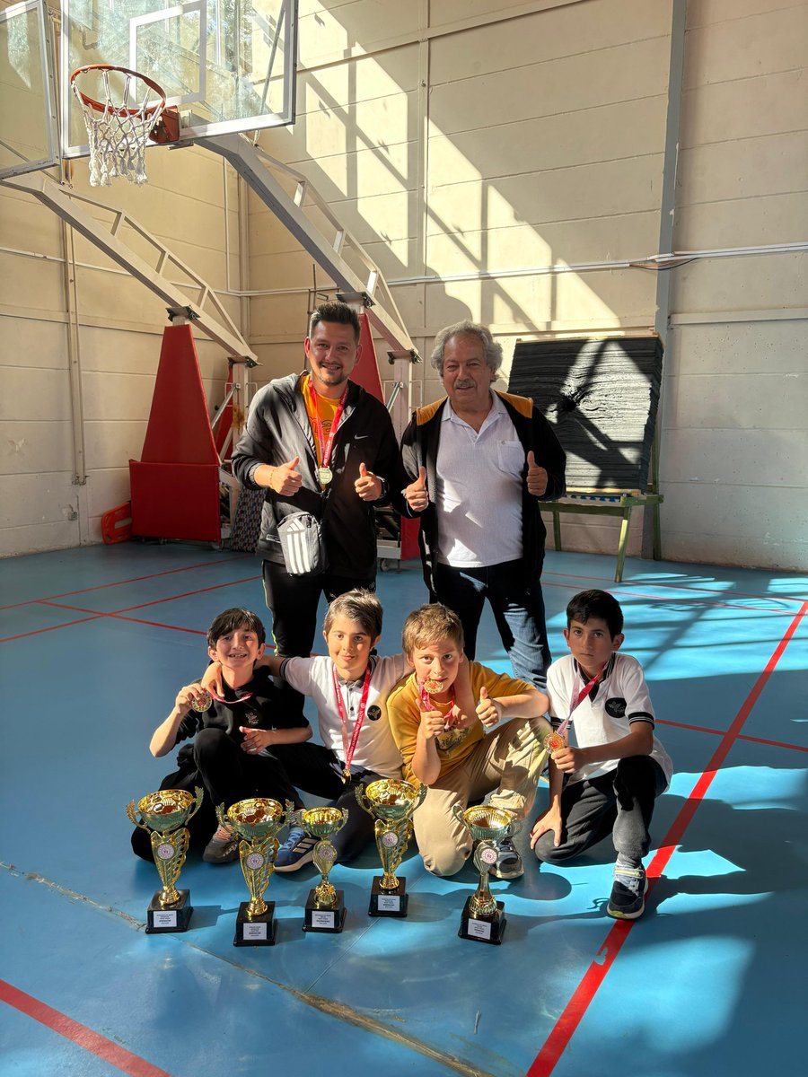 ilgintekkoleji's tweet photo. 19 Mayıs Atatürk'ü Anma Gençlik ve Spor Bayramı sportif faaliyetleri kapsamında yine okulumuza kupaları ve madalyaları taşıdı
2 kategoride 7 kupayı okulumuza taşıyan tüm öğrencilerimizi tebrik ederiz 
🥇ILGIN 1.LERİ
🥈2.LERİ
🥉3.LERİ
Öğrencilerimizi tebrik ederiz.
#ilgintekkoleji https://t.co/fOsQhYKNpg