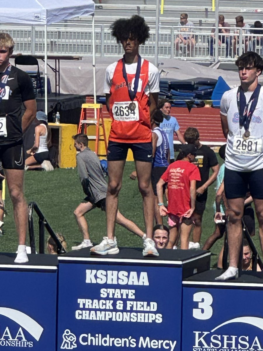 OEastAthletics's tweet photo. Your 2026 Class 6A KSHSAA State Champion in the 400m run is Ryan Hartz.   Hawk Proud!   @OlatheEastHawks @OlatheEastTrack https://t.co/v6GNYFLj53