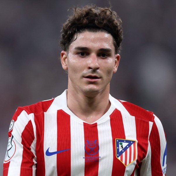 centregoals's tweet photo. 🚨🚨| JUST IN: Julián Álvarez has 𝐑𝐄𝐉𝐄𝐂𝐓𝐄𝐃 PSG and Arsenal — Barcelona is his only priority. 

The Argentine striker has communicated to both clubs that Barça is his absolute priority.

[@sport] https://t.co/pa7HgP9lkC