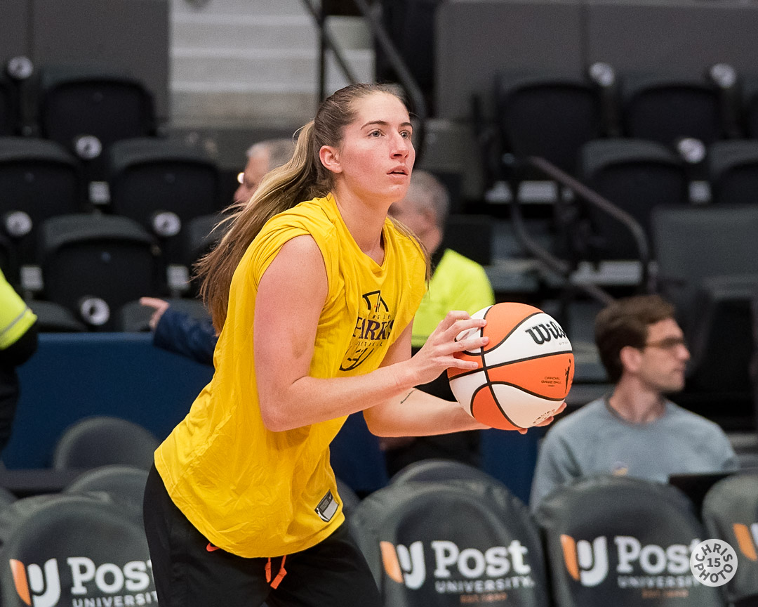 chrisphoto15's tweet photo. Warming up on Hartford! The @LASparks take on the @ConnecticutSun at @Peoplesbnkarena Tip-off at 6pm https://t.co/aYq3QTJjCC