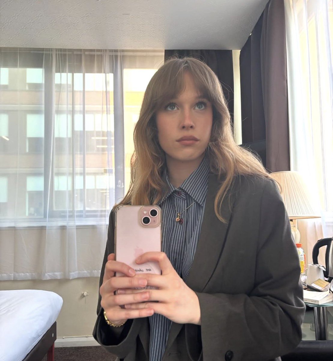 Imperfectfyou's tweet photo. @19inaweek ⭛  hi! 

🎧 your music: 'Dreams' by The Cranberries, 'Wake up' by Hilary Duff.

📽:Your movie/TV SHOW: 
'10 things i hate about you' —
 'The devil wears prada' — 'A Cinderella Story' https://t.co/KNXRnq7P9G