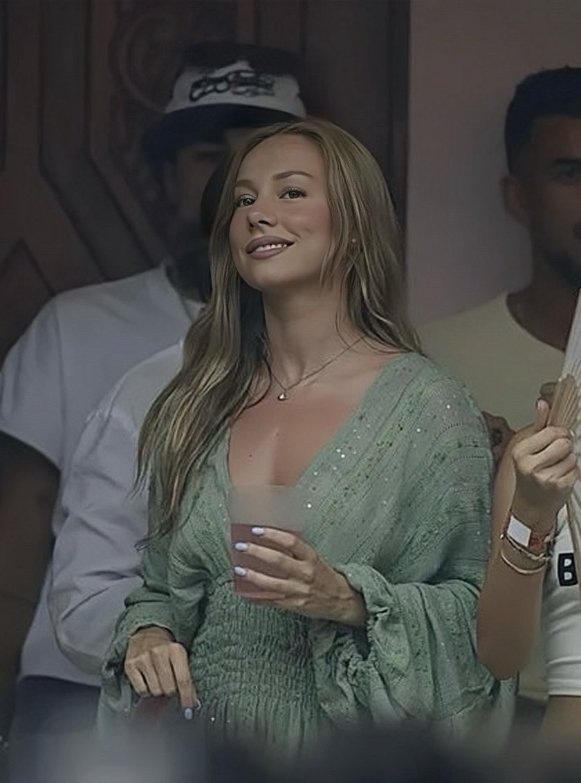 esterfiles's tweet photo. ester expósito at the bad bunny concert https://t.co/s6AdYJJjsI