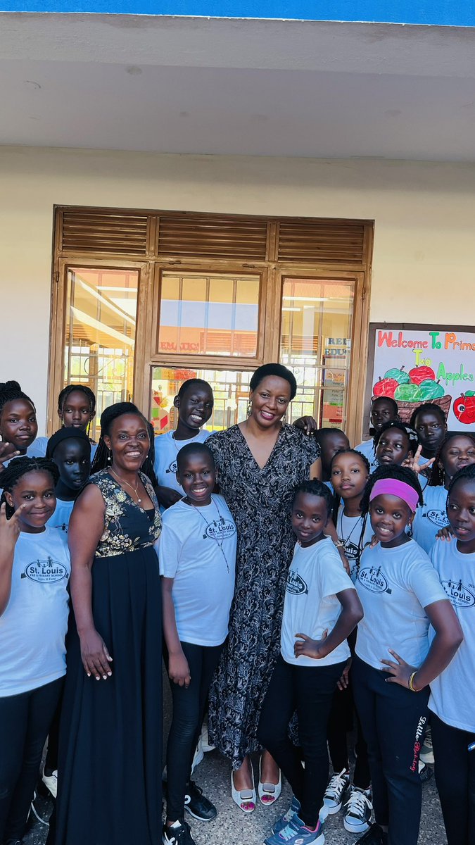 loice_otafiire's tweet photo. My zeal and  love for empowering girls & women will shade light in our communities

Today I agreed with the director of st Louis school Entebbe and invested something small in the choir which they presented to us...I will check on them after 6 months to see what they have made out of that small token I gave them. 

We need to train these young people how to do business... #ElevateHerUganda #EmpowerWomen