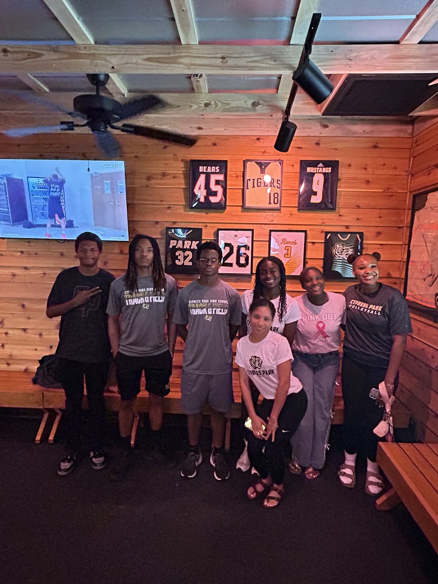CyParkBoysTrack's tweet photo. Our student-athletes were able to volunteer their time today welcoming customers in a new restaurant in our community. 

Thank you to Texas Roadhouse restaurant on West Rd and 99 for the opportunity! The kids had fun!

 @CyParkAthletics @CypressParkHS were well represented today! https://t.co/gTeOWnApkR