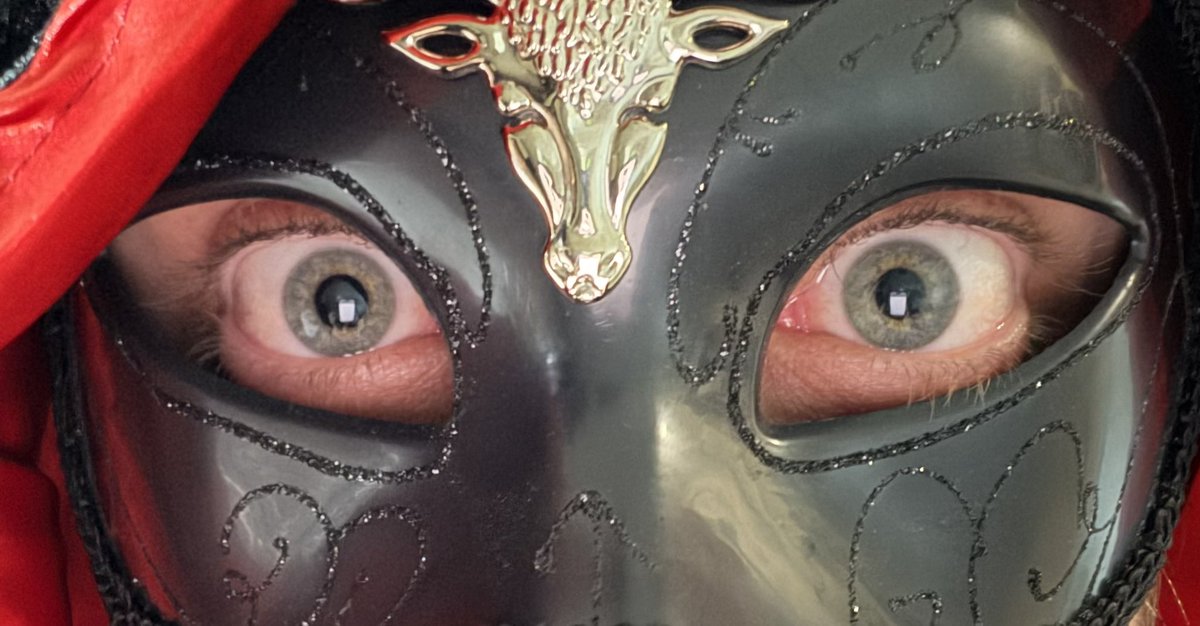 masterhypnotix's tweet photo. Stare. 

Come hither. 

Kneel. 

Worship Master Hypnotix. https://t.co/nZHsrqxjU4
