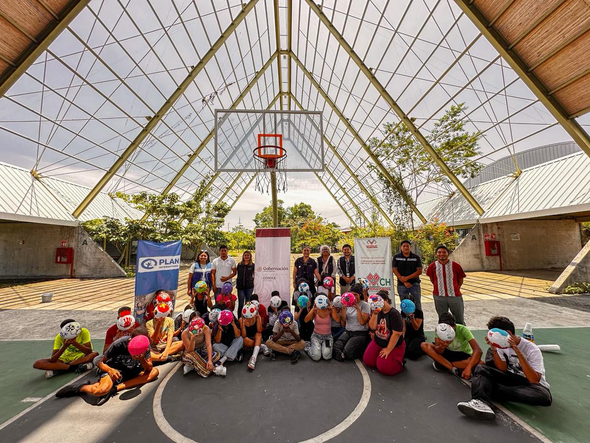 comar_sg's tweet photo. 1/3 La #COMAR #Tapachula se integró a la Escuela del Programa de Educación Migrante de Chiapas #PEMCH, de la Secretaría de la @Edu_Chis, dentro de un marco de convivencia pacífica, armonía e integración para las y los #NNAs solicitantes de refugio y refugiados.
@SEGOB_mx
@xade_mm https://t.co/2tOjY0sMXR