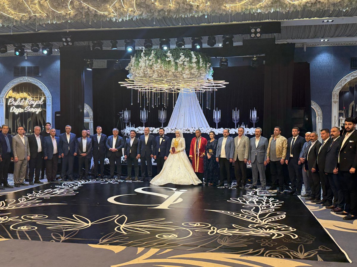 mehmetkayastb's tweet photo. Şehrimizin değerli ailelerinden Tacar ve Toprak ailelerinin kıymetli evlatları İbrahim ve Sema çiftinin düğün merasimine katılarak nikâh akitlerine şahitlik etmekten büyük bir memnuniyet duydum.

Bu güzel ve anlamlı günde genç çiftimizin mutluluğunu paylaşmak bizler için de ayrı bir sevinç kaynağı oldu. Rabbim, kurulan bu mübarek yuvayı huzurlu ve bereketli eylesin.

Her iki aileyi gönülden tebrik ediyor; İbrahim ve Sema çiftine sağlık, mutluluk ve bir ömür boyu saadetler diliyorum.

@abdullahtacarr