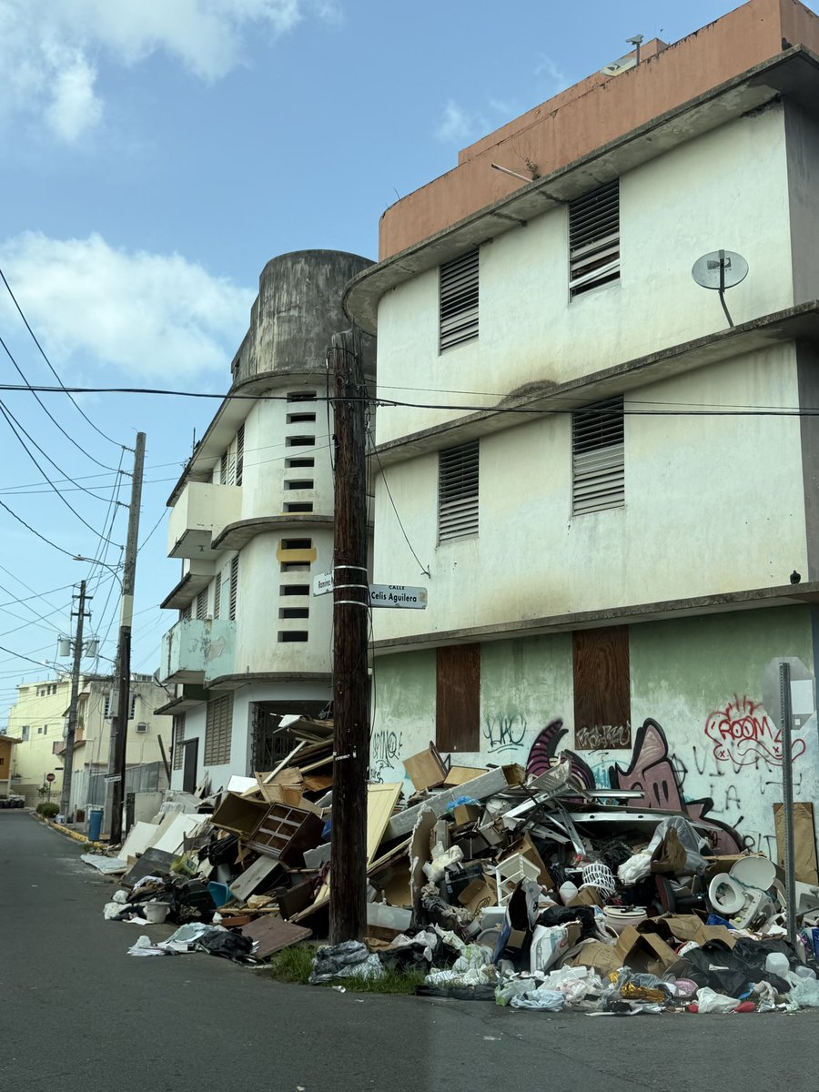 tallergraficopr's tweet photo. No es Cuba, No es Venezuela 
Es Santa Rita Río Piedras https://t.co/8xwJFq7edm
