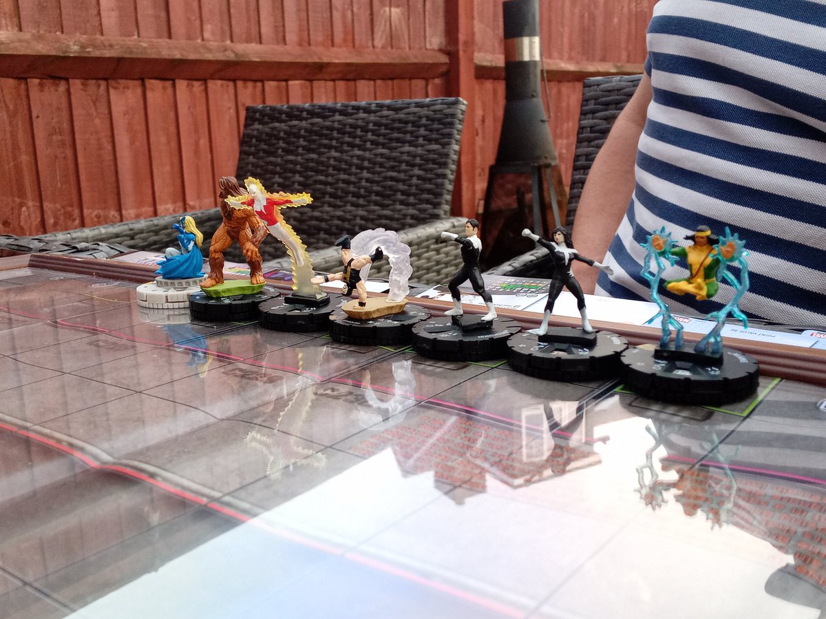 MarkLegend007's tweet photo. Game 19 #heroclix Sentinels vs my Omega Flight.
Pre-dials on cards running @ 50% pt cost
Poor Pucks debut, got taken out in 1 go, oops, he's got full dial charge!
Nice to see Shaman legacy card works, it was the twins who did the most work. Last action Sentinel flipped the win https://t.co/ehBxxwimwS
