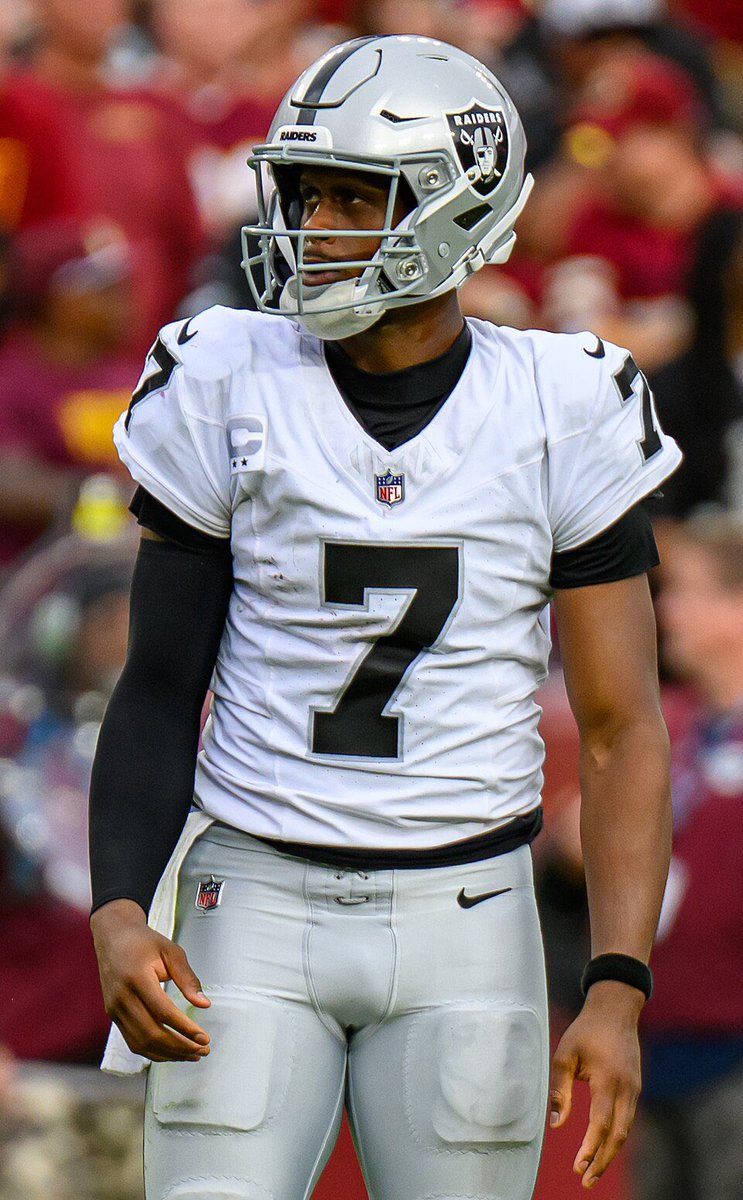 ClassicRaider's tweet photo. The reasons our receivers couldn’t get open https://t.co/iIRBHS4ItS