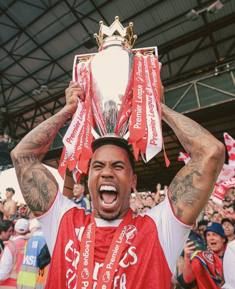 nickg995's tweet photo. Certain fanbases piping up from 10th and 17th, meanwhile Arsenal have a title parade tomorrow 😴🏆 https://t.co/rkH1cu26TL