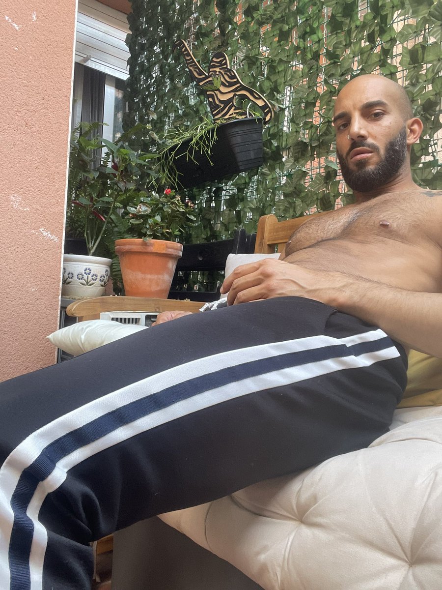 mansemu's tweet photo. En el patio de mi casa https://t.co/ygxwdBvRPa