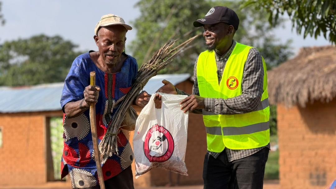 TimetohelpNL's tweet photo. Eid Mubarak 🌙 Qurban brengt ons samen Centraal-Afrikaanse Republiek 🇨🇫

Qurban, een moment van delen en omzien naar elkaar. Dankzij jullie steun konden we gezinnen in de Centraal-Afrikaanse Republiek voorzien van vlees en een moment van verlichting in moeilijke omstandigheden 🥩 https://t.co/NG3FZ3MOMW