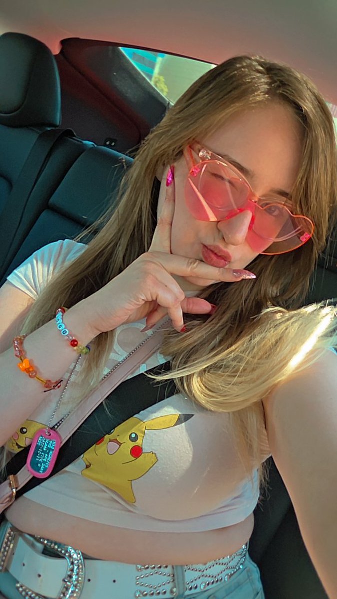 DivieFuse's tweet photo. Got front row pit for Metro Boomin!~♡

You could say it was kinda poggers! Hehe! Met a million amazingly fun and beautiful girls who were so kind to me, and got to dance to some of the best music I've heard in awhile! 
#metroboomin #metro #boomin #LiV #lasvegas https://t.co/n7EJDSfYNl