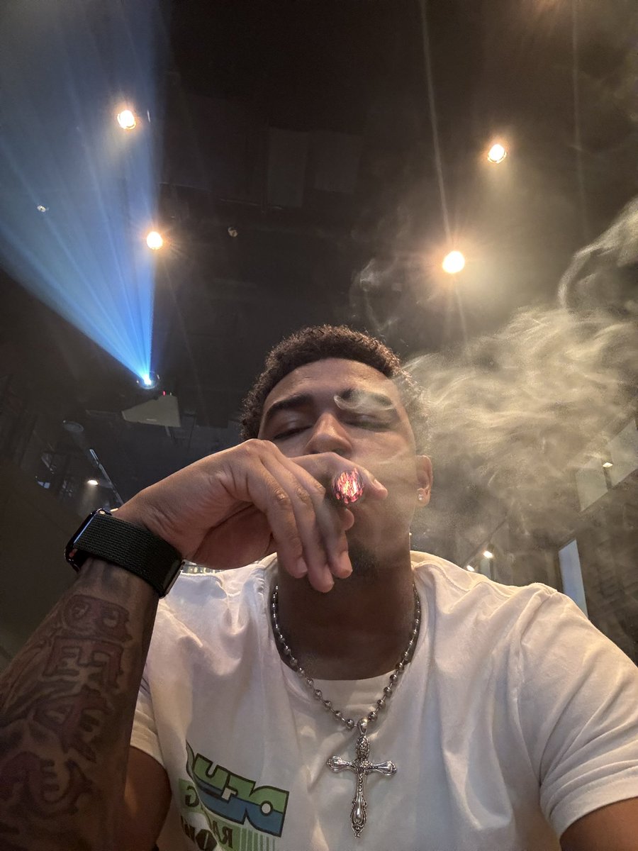 LuxLivingJay's tweet photo. Games n gars tonight. Who yall got winning? https://t.co/8kwiuM7rHX