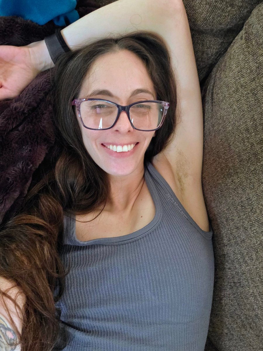 JaylaSunnySide's tweet photo. Hairy armpits, oh no! https://t.co/gehX71Xza6