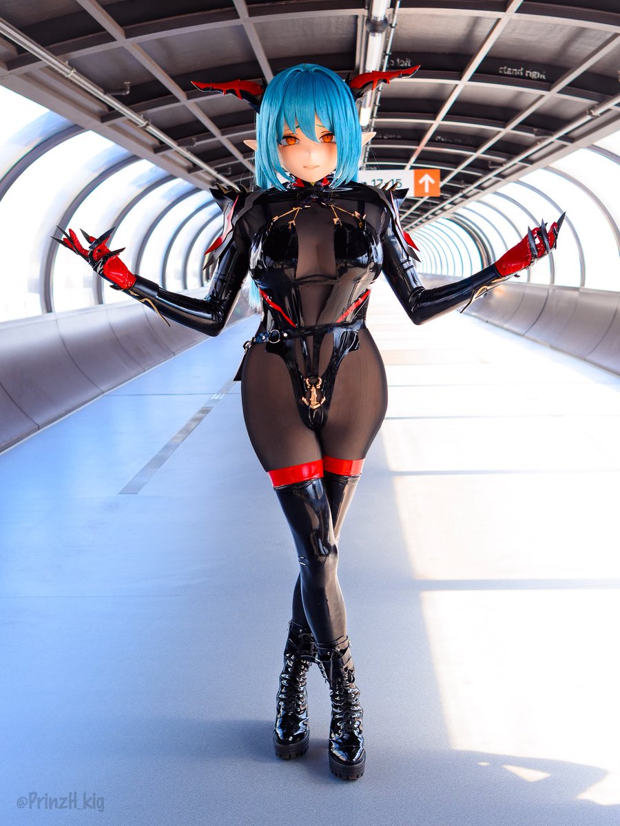 PrinzH_kig's tweet photo. Day two of #DoKomi2026 is concluded
This tunnel is a death trap on a hot day 🥵
📷 @FritekT https://t.co/Qhnq8nZT8S