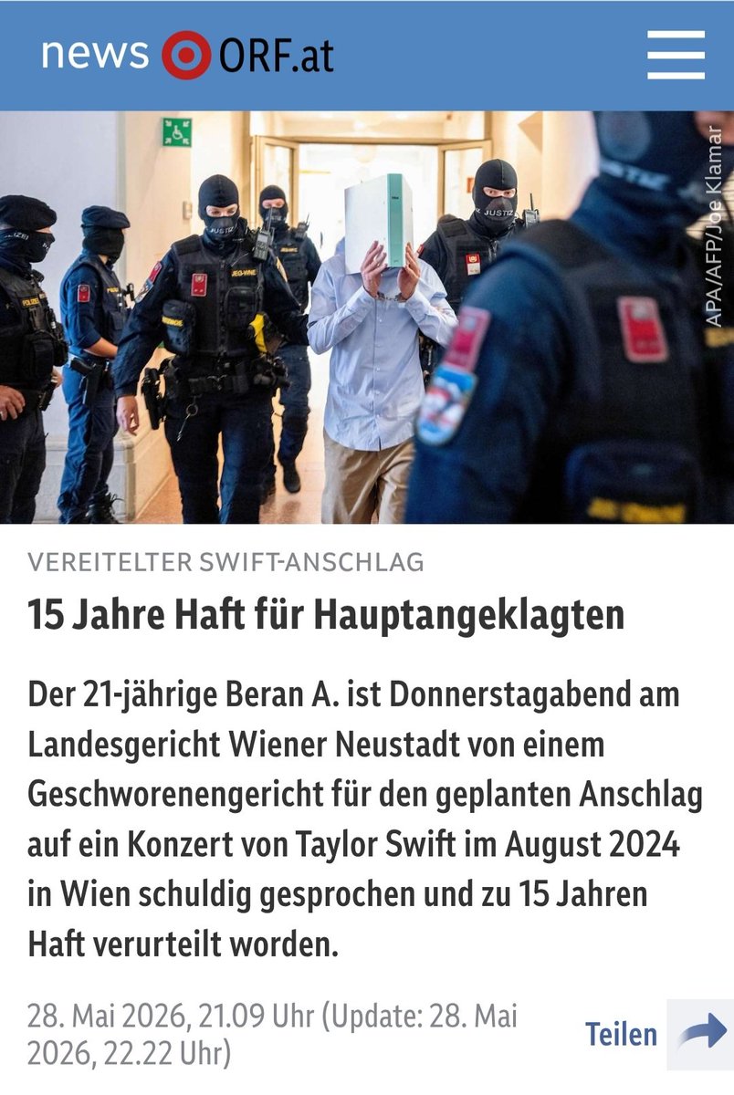 OpferdesIslam's tweet photo. Damit das hier nicht untergeht:

Am Donnerstag ist in Wien das Urteil gegen Beran A. gefallen, der im August 2024 einen verheerenden Terroranschlag auf die Besucher eines Taylor-Swift-Konzertes begehen wollte. Er war damals einen Tag vor dem ersten von drei geplanten Konzerten verhaftet worden, nachdem ein entsprechender Hinweis eines ausländischen Geheimdienstes eingegangen war.

Beran A. wurde zu 15 Jahren Haft verurteilt. Der Umstand, dass er geständig und zum Zeitpunkt der Anschlagsplanung unter 21 Jahre alt war, wirkte sich strafmildernd aus. Erschwerend hingegen wurden der lange Tatzeitraum - also die Planung des beabsichtigten Massenmords offensichtlich über mehrere Monate hinweg - und die Tatsache gewertet, dass es sich natürlich um ein politisch motiviertes Vorhaben handelte. Beran A. hatte MEHRFACH den Treueschwur auf den IS geleistet.

Sein Komplize, der mit angeklagte Arda K., hat eine Haftstrafe von 12 Jahren kassiert.

Interessant ist Folgendes: Verhandelt wurde nicht nur der versuchte Anschlag auf das Taylor-Swift-Konzert in Wien. Beran A. war auch angeklagt, zusammen mit Arda K. und einem weiteren Komplizen, Hasan E., Anschläge in Dubai und Istanbul vorbereitet zu haben. Tatsächlich hatten A. und K. sich dort aufgehalten, waren aber unverrichteter Dinge wieder zurück nach Österreich gereist. Hasan E. hingegen hat in Saudi-Arabien einen Sicherheitsbeamten vor der Kaaba mit einem Messer angegriffen und wartet seitdem in diesem Land auf seinen Prozess. Dass sie E. bei diesem Angriff psychisch unterstützt und motiviert hätten, bestritten Beran A. und Arda K., im Gegensatz zu dem geplanten Anschlag auf das Konzert.