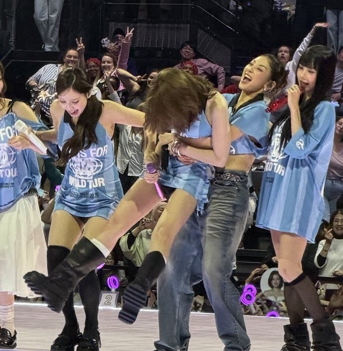 minariiedits's tweet photo. I love whatever’s wrong with Twice https://t.co/4gi9Wjdii5