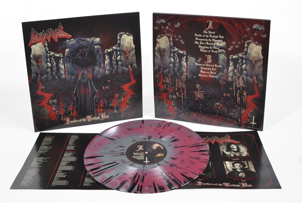 hellshead666's tweet photo. DESOLUS "Dwellers of the Twilight Void” LP, CD, MC &amp; TS now shipping &amp; streaming!

🩸 Get it here:
https://t.co/qGdNiV4kvi https://t.co/WjBDZFqMf8