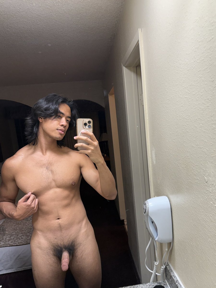 sinchonut's tweet photo. i 💖 nip play https://t.co/C20orQoiNA