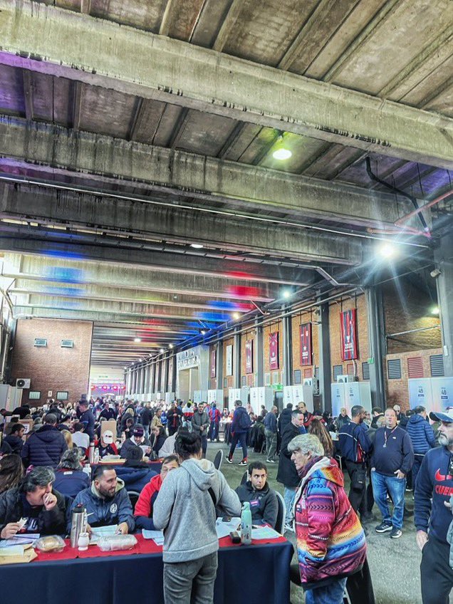 DitoroPedro's tweet photo. FIN DE LAS ELECCIONES EN #SANLORENZO: 

Votaron más de 11000 socios, algo histórico buscando un nuevo futuro para el #ciclón. 

¡Vamos Ciclón! 🗳️💙❤️ https://t.co/Mm3oMqbCJD