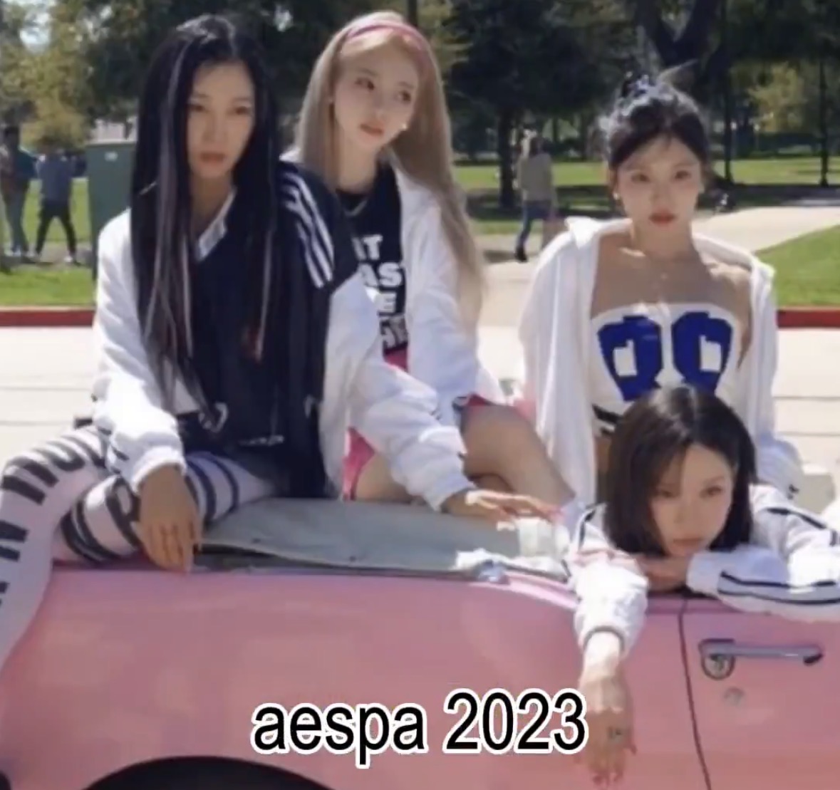 SoloDIPz's tweet photo. @AeraK5362 @Ti_amopizza @category_lsf Give it a rest, you guys really need to stop acting like Hybe doesn’t like to steal ideas from other groups https://t.co/IyESybBTjf