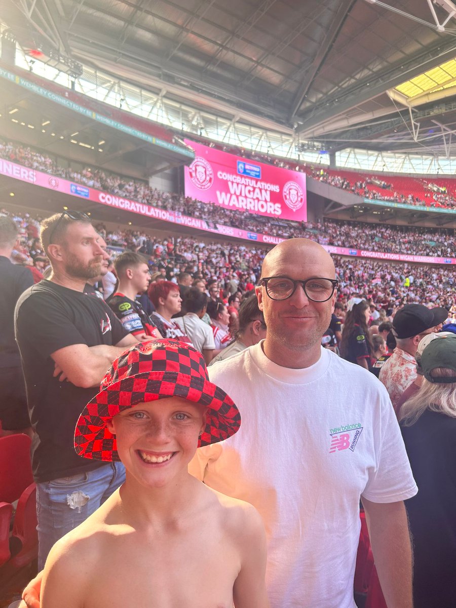 Flecky1988's tweet photo. We're kings of rugby and we're never gonna stop 🏉🏉🍒🍒 https://t.co/WNy1cB8kPu