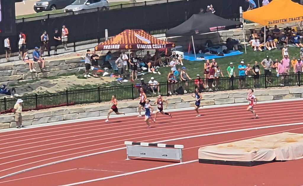 FHS_Mustangs's tweet photo. 🚨🚨 BEAU HALL 🚨🚨

🎉 NEW SCHOOL RECORD &amp; 2nd place in the 400 M🎉 

Congratulations Beau!!!! https://t.co/qoQ7p3Ro9Q