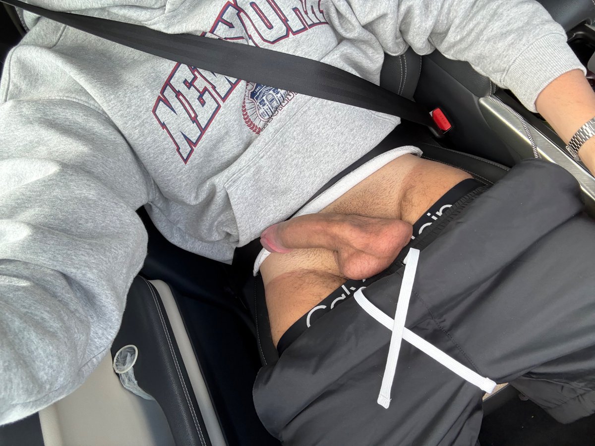 snea2023's tweet photo. Dzisiaj zabawa w trasie 😈 zużyta gumka z gorąca sperma jeszcze się przyda 🥵🍆💦 Ktoś ma pomysł co z nią zrobić? #gay #fetish #usedcondoms #car https://t.co/NobgfmS2rz
