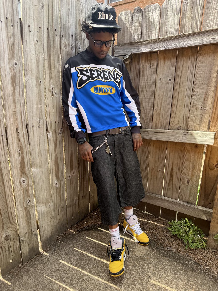 tinomuney's tweet photo. My closet keep throwing fits, like it’s mad at me… https://t.co/CArRq5LuJX