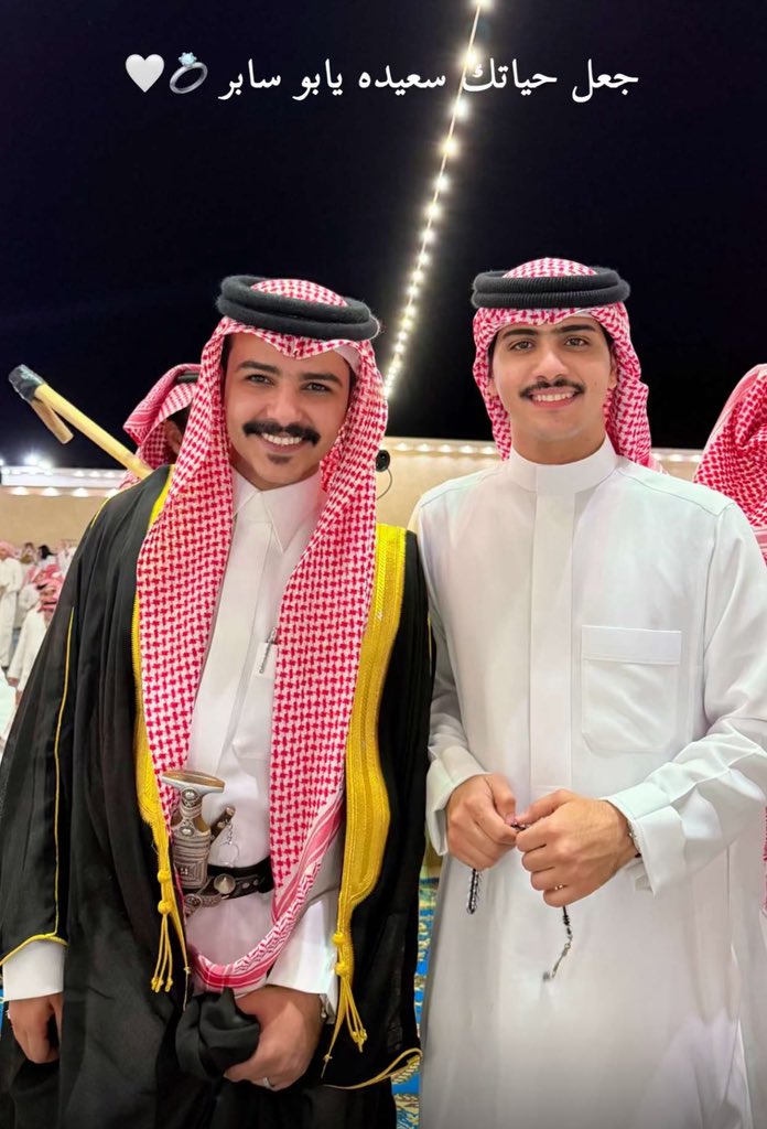 uda6_11's tweet photo. ياهل البز��س كفو🤍
  #حفل_زواج_زايد_سابر https://t.co/HZnJZeSiRj
