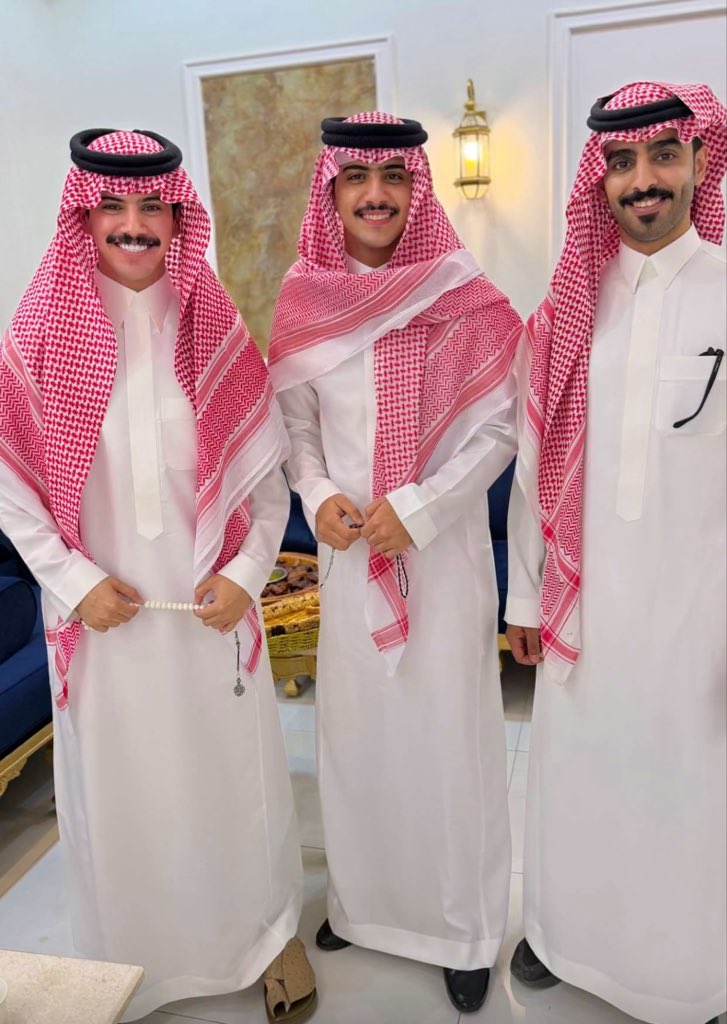 uda6_11's tweet photo. ياهل البز��س كفو🤍
  #حفل_زواج_زايد_سابر https://t.co/HZnJZeSiRj