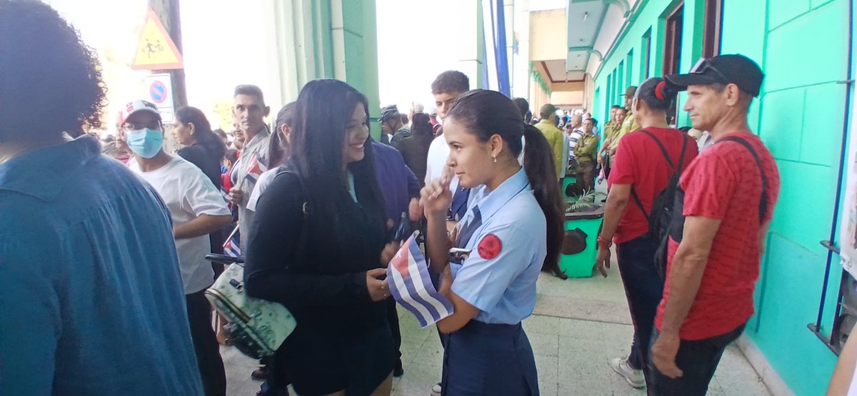 IPVCECamaguey's tweet photo. #100AñosConFidel
#RaulEsRaul
Una representación de Estudiantes #GeneralisimoIPVCE estuvo PRESENTE en Tribuna Abierta #PorCamagueyTodo para Condenar la injusta maniobra contra el líder cubano y apoyar el reclamo por su DIGNIDAD 
#LaPatriaSeDefiende
#Con FidelEnCadaAula https://t.co/OiC1OJo0t9