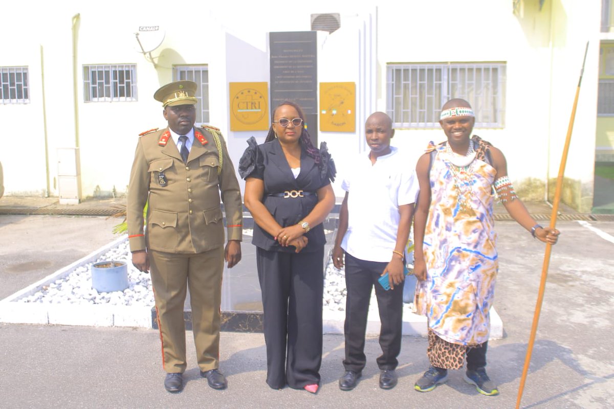 NOdeyte's tweet photo. Le Burundi honoré à l'Ecole d 'Etat Major de Libreville. Bravo à ces trois Majors pour votre Excellent exposé sur plusieurs aspects de notre pays @MAEBurundi https://t.co/0LvNUqzaet