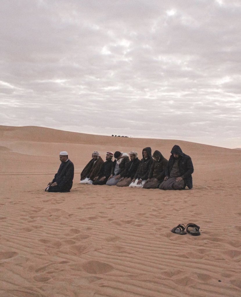aseelswaid9's tweet photo. Praying in the desert  Egypt https://t.co/NGZOy7r8ti