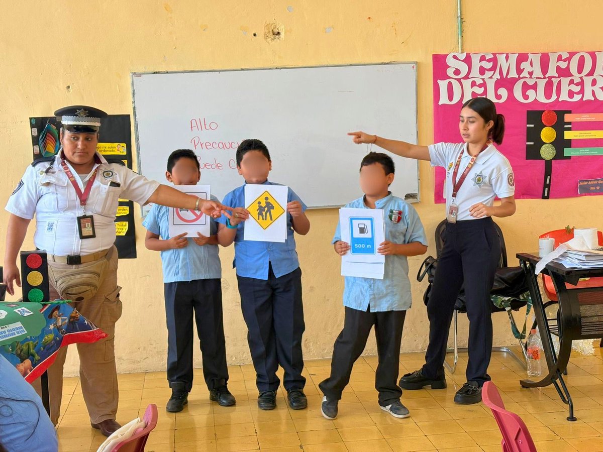 SP_Veracruz's tweet photo. A través de @ssptransitover impartimos pláticas de seguridad vial 🚦 en escuelas primarias de San Andrés. 👧🏻👦🏻

Las y los estudiantes conocieron la importancia de las señales de tránsito 🚸 para una movilidad segura y responsable. ✅ https://t.co/niBFkN4hwT