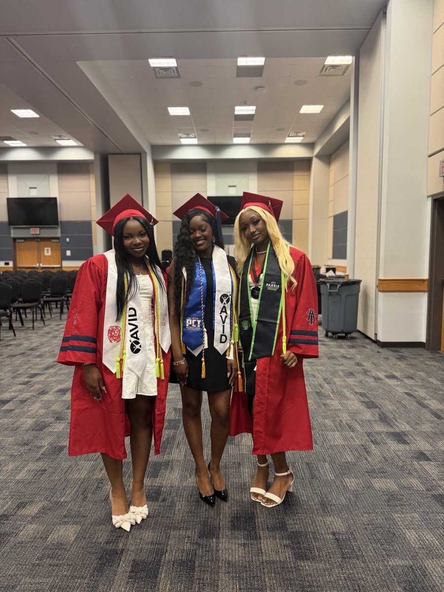 AliefTHSCheer's tweet photo. It’s so hard to say goodbye but we have to let you go!!! We will miss you ladies. Go continue to be great!!!  #oncealionalwaysalion #aliefcheer #alieftaylor #aliefproud https://t.co/sZ7jaXr1pG