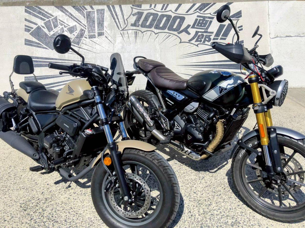 SCRAMBLER_400X's tweet photo. 銚子ツーリング🏍🏍³₃
1000人画廊で記念撮影(  ˘ω˘ﾉ)ﾉ📸ｶｼｬｰ
気になっていた古民家カフェで遅めの昼食😋🍽
楽しい時間はあっという間に終わっちゃう…( ᵕ̩̩⩊ᵕ̩̩ )
次回ツーリング🏍🏍³₃が待ち遠しい…(｡>ㅿ<｡) https://t.co/ihgM1GnceQ
