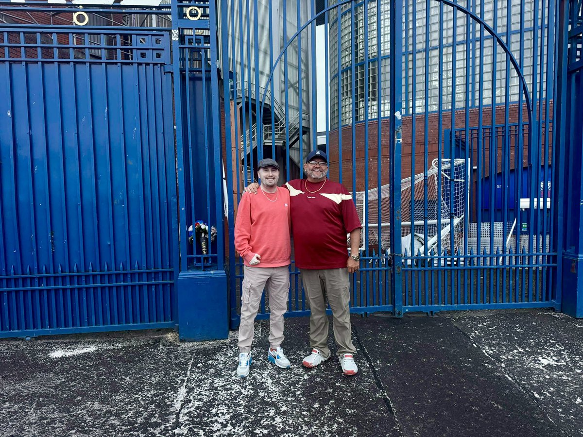 Precisionnn's tweet photo. I met one of my gaming mates all the way from Florida, tonight. We went to Ibrox. Had a few drinks &amp; a great time.

Mad to think all these years later we finally meet while he’s on a family trip 🫡🤝

Buttabean is a bluenose now 💙🇬🇧 https://t.co/vUc4Im9B1Y