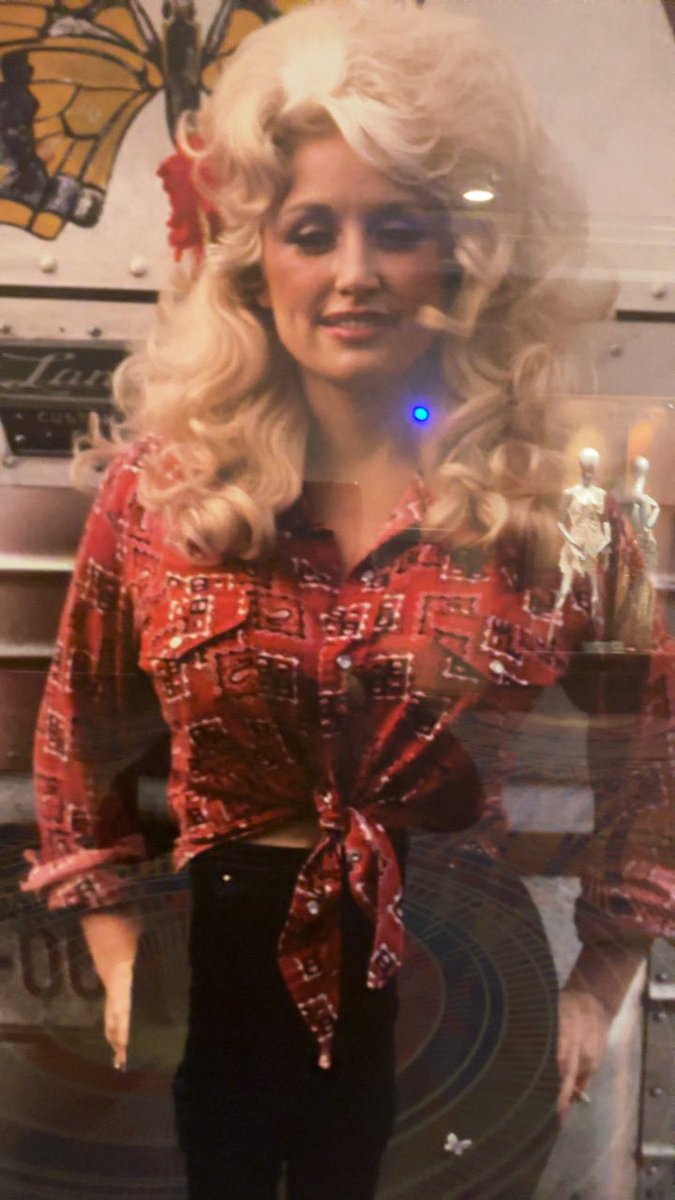 RealMState's tweet photo. @DollyParton at @HardRock can’t wait to go back 🎙️ https://t.co/JvvcgfbFlm