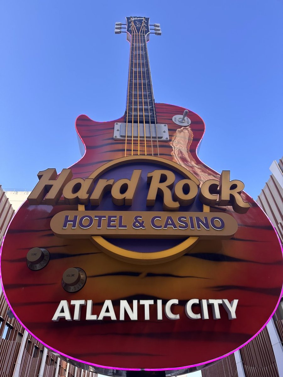 RealMState's tweet photo. @DollyParton at @HardRock can’t wait to go back 🎙️ https://t.co/JvvcgfbFlm