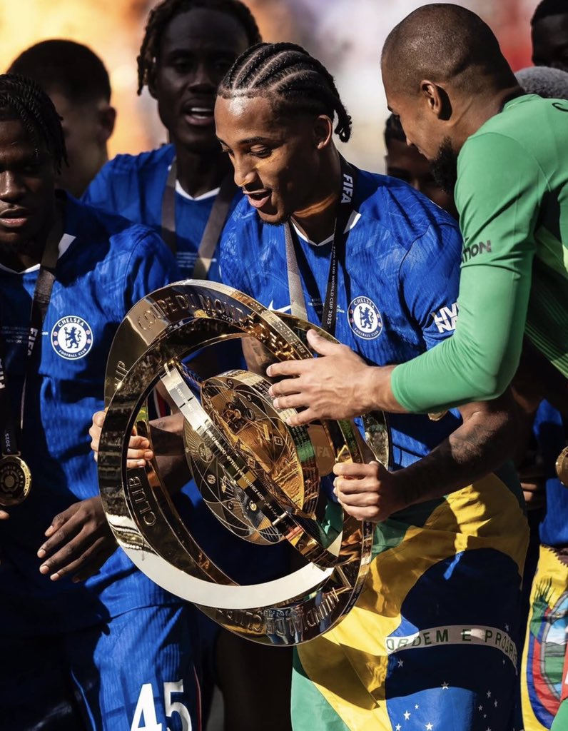 joaxpedro9's tweet photo. Campeão do Mundo… tem time que não sabe como é isso. https://t.co/F8gTRHDKbN